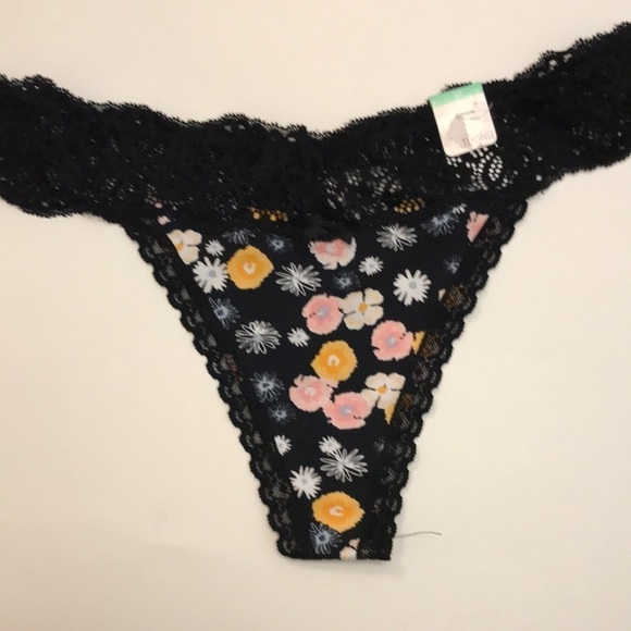 SO new bundle of multi color cotton/ lace thongs sz M - Picture 4 of 9